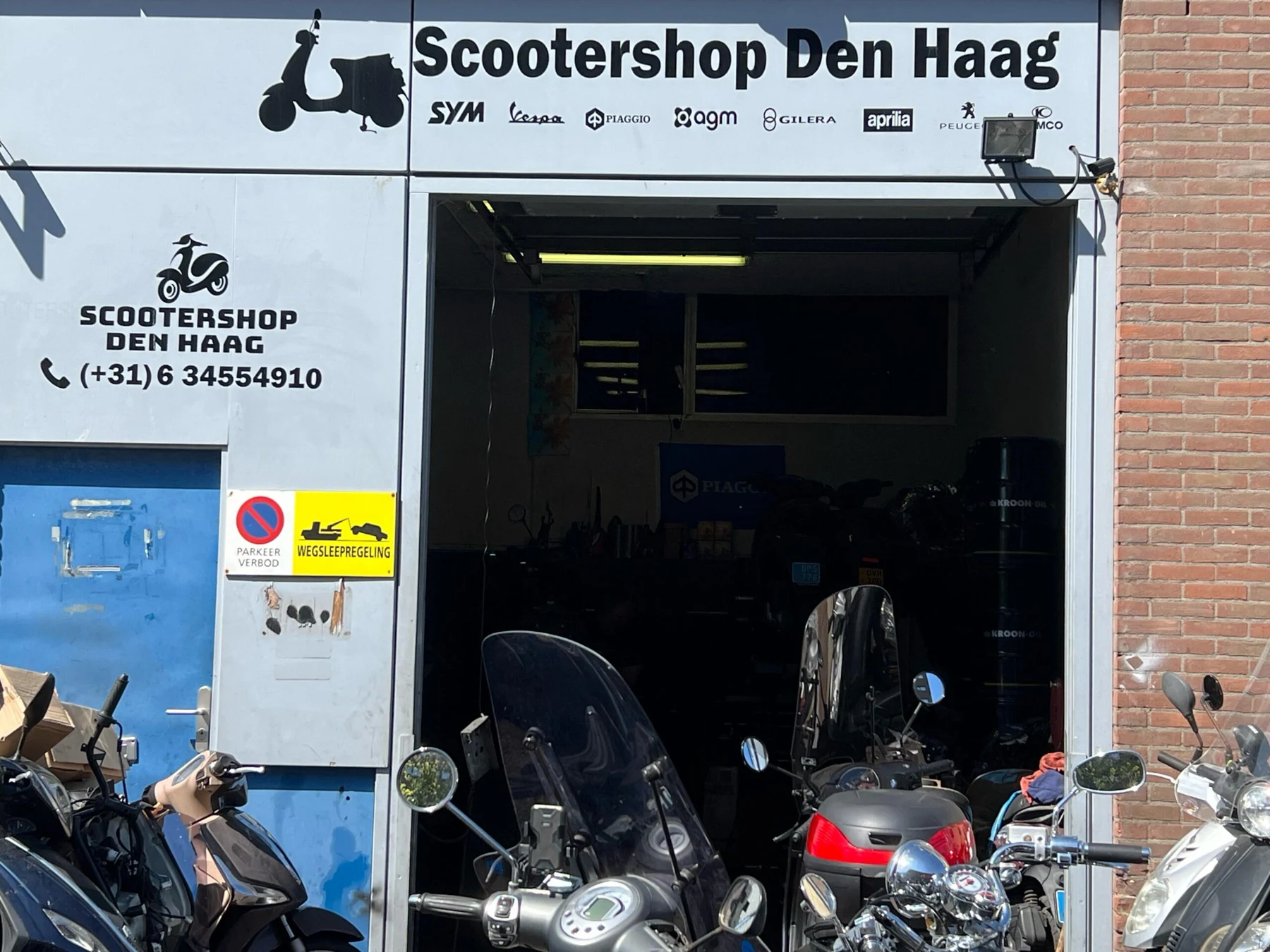 Scooter en werkplaatsfoto 2